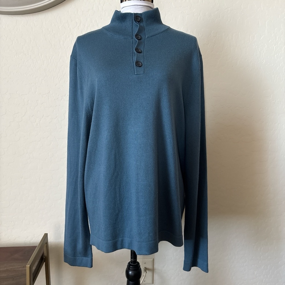 Banana Republic women’s Teal Silk Cashmere Sweater. L
